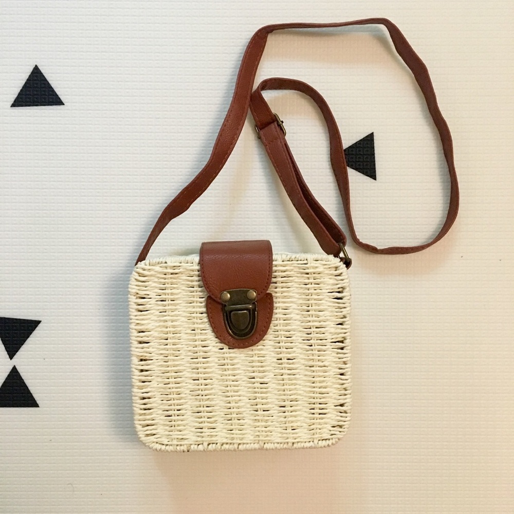 Basket crossbody bag